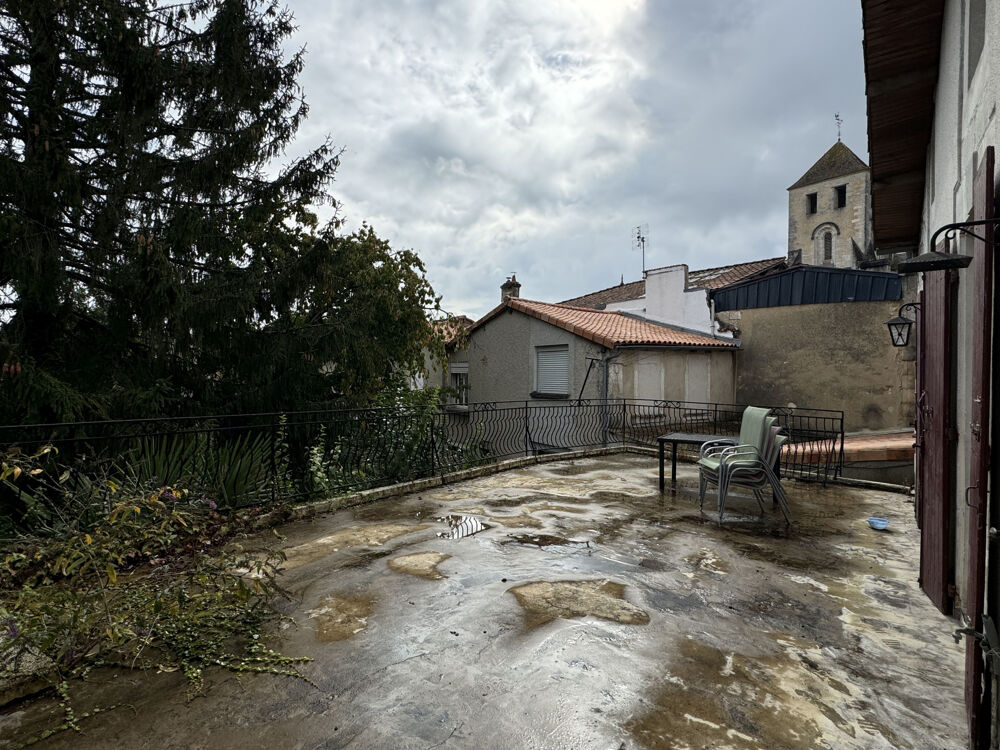 Vente Immeuble IMMEUBLE MIXTE AVEC TERRASSE Barbezieux st hilaire