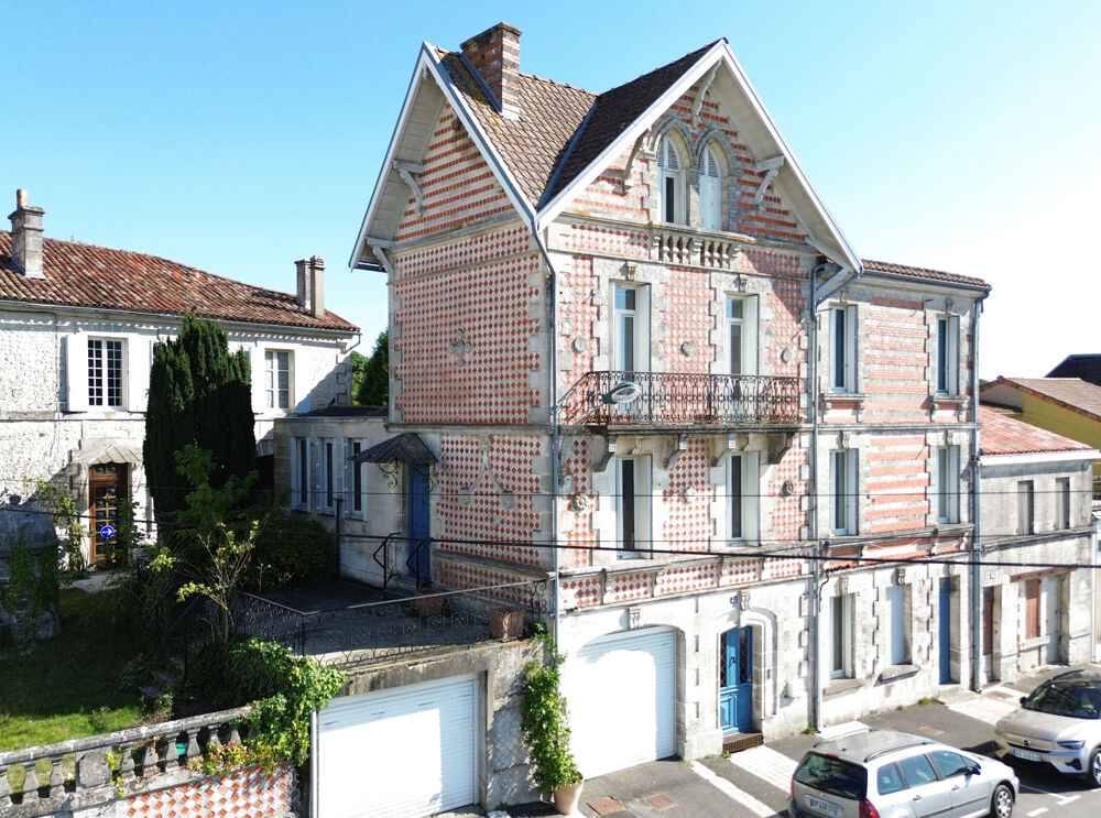 MAISON DE VILLE AVEC GRAND JARDIN