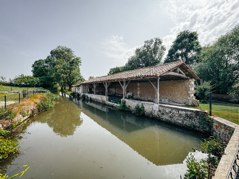 PROPRIETE AVEC BELLE DEMEURE RENOVEE ET MOULIN EN ACTIVITE