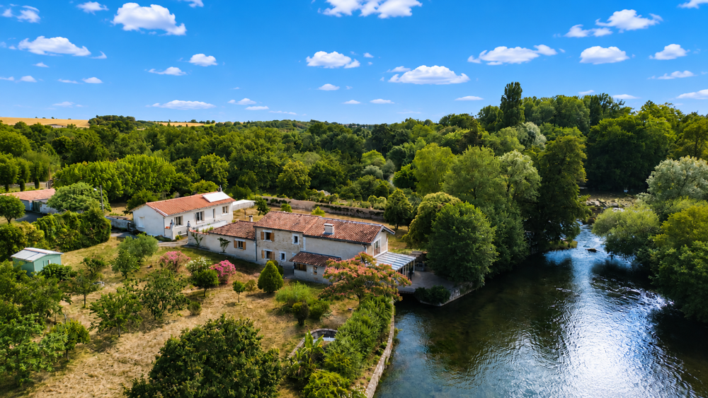 EN BORDURE DE TOUVRE MAISON AUTHENTIQUE