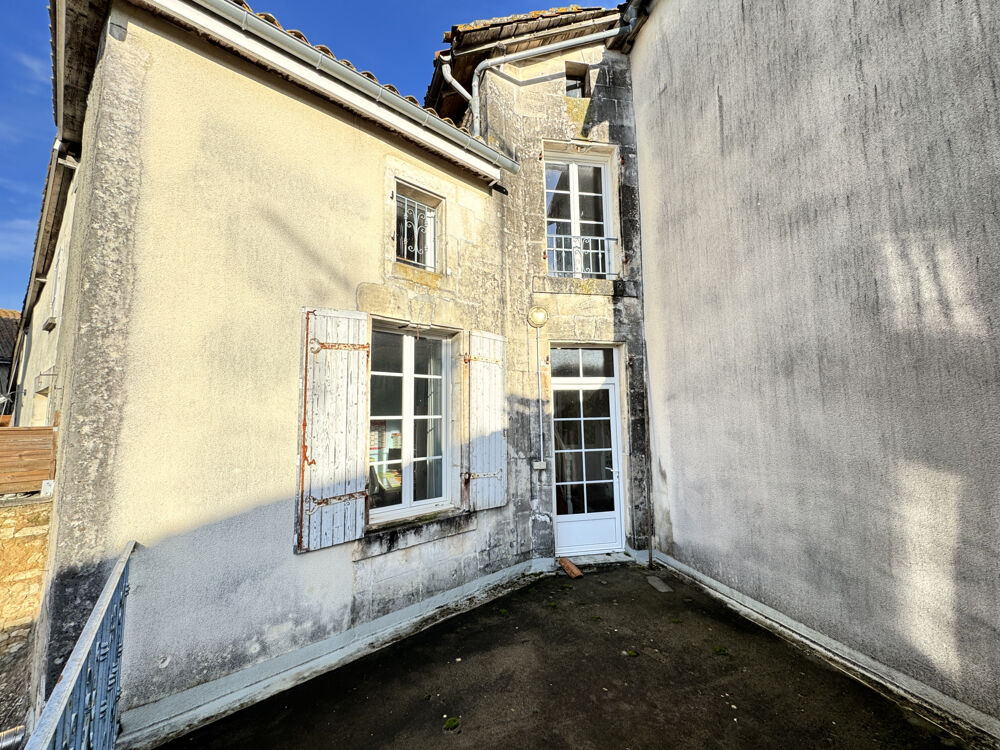 MAISON BOURGEOISE AVEC COUR JARDIN ET GARAGE