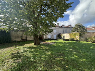 Vente Maison MAISON BOURGEOISE REMARQUABLE SECTEUR SACRE COEUR COGNAC AVEC JARDIN ET GARAGE Cognac