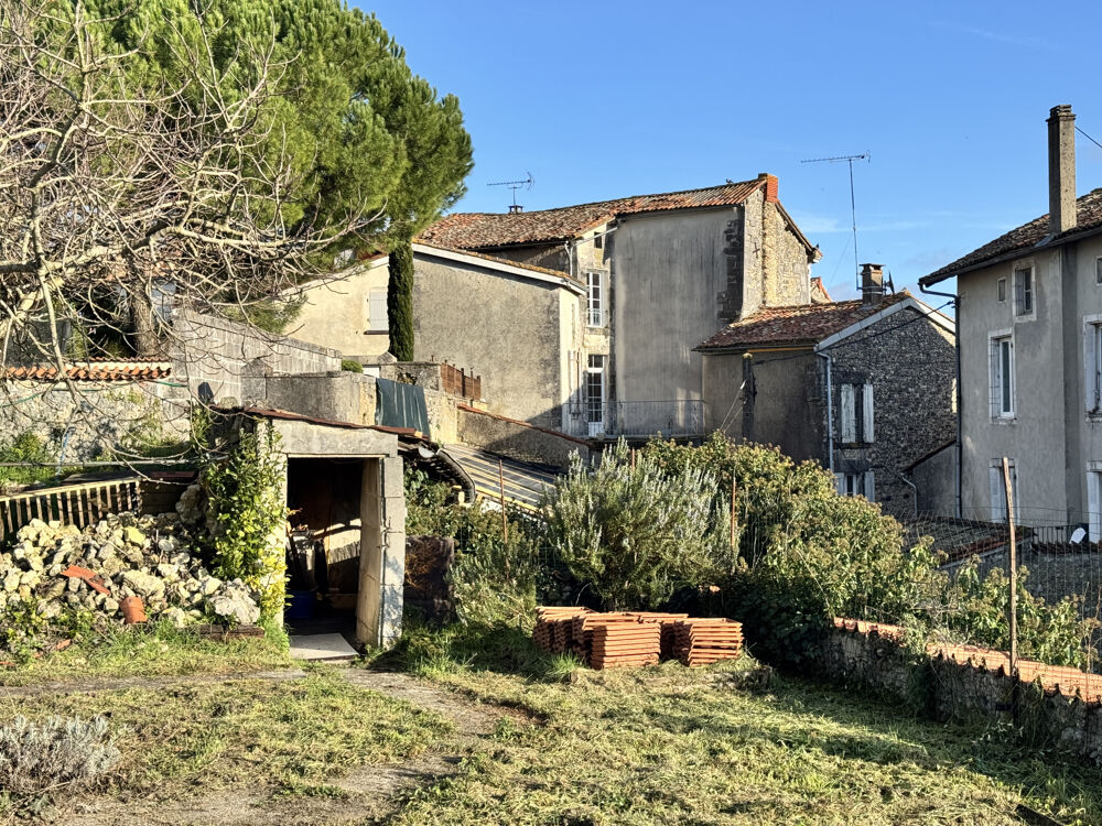 MAISON BOURGEOISE AVEC COUR JARDIN ET GARAGE