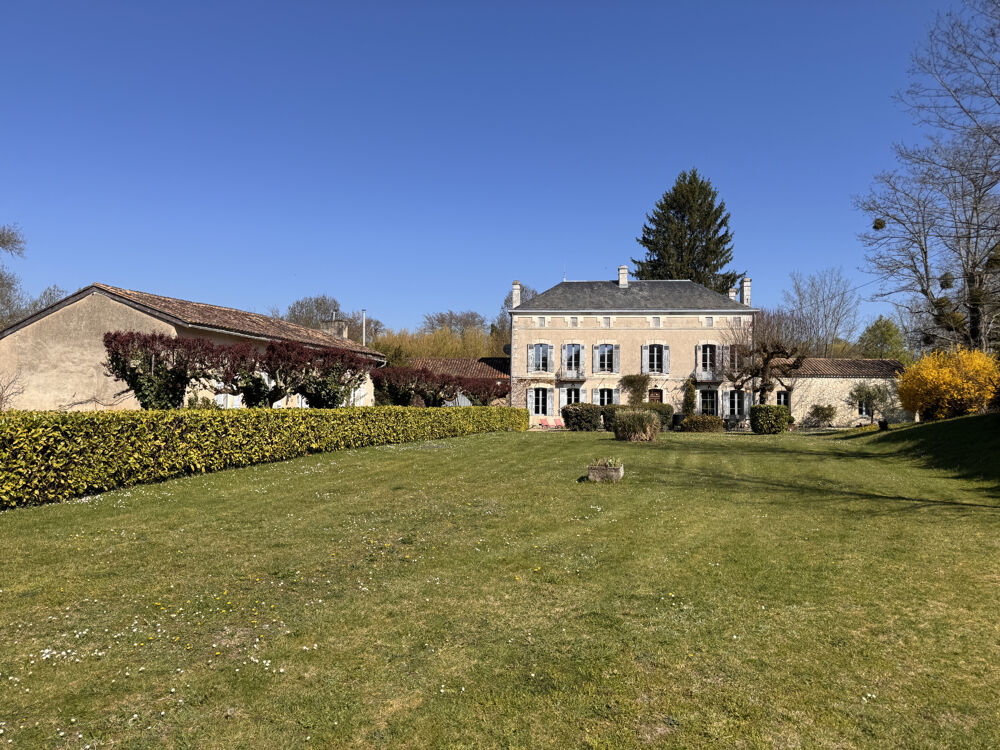 Maison 7 pièces 262 m² · à Montguyon · 262 m² · 538 000 €