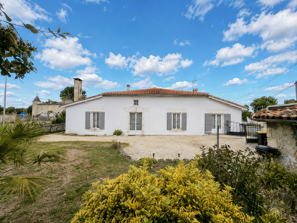 BARBEZIEUX MAISON RENOVEE AVEC JARDIN