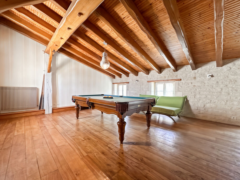 à vendre  Propriété/château Chaillevette (17890)