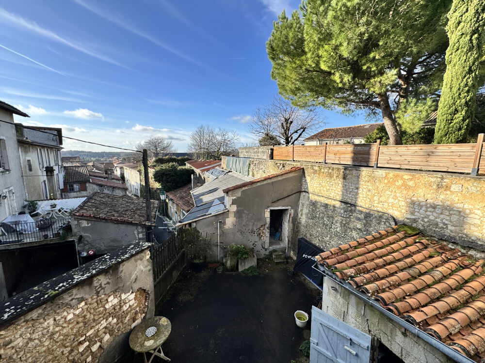 MAISON BOURGEOISE AVEC COUR JARDIN ET GARAGE