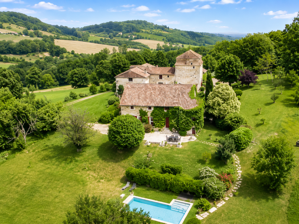 CHATEAU AVEC GITE AU COEUR DU PERIGORD