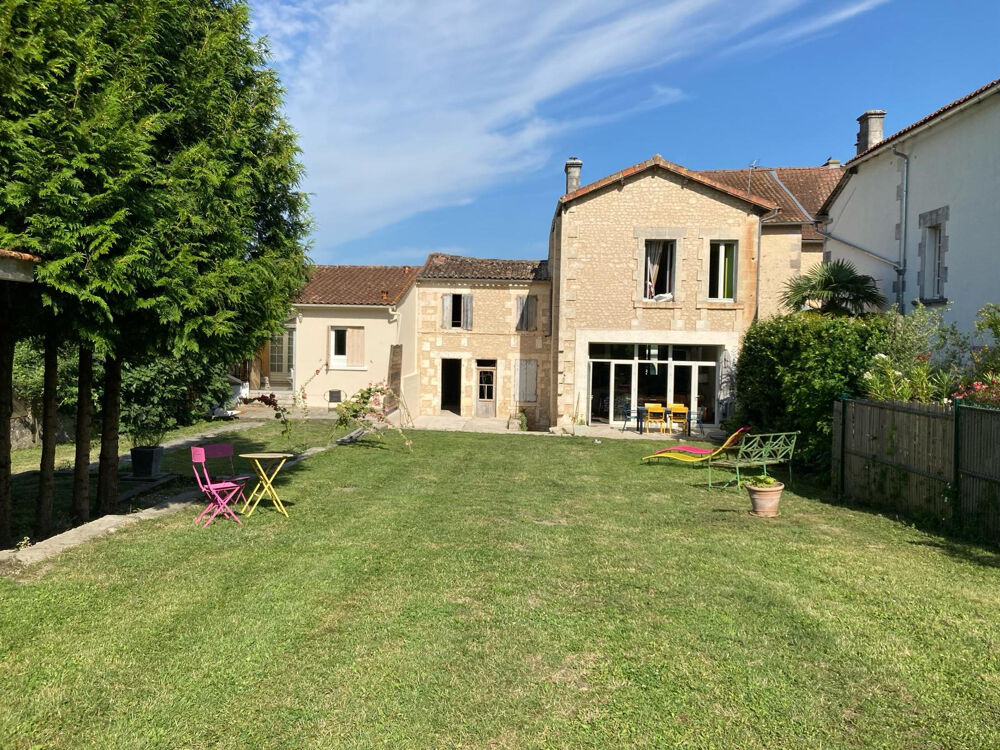 MAISON DE VILLE AVEC GRAND JARDIN