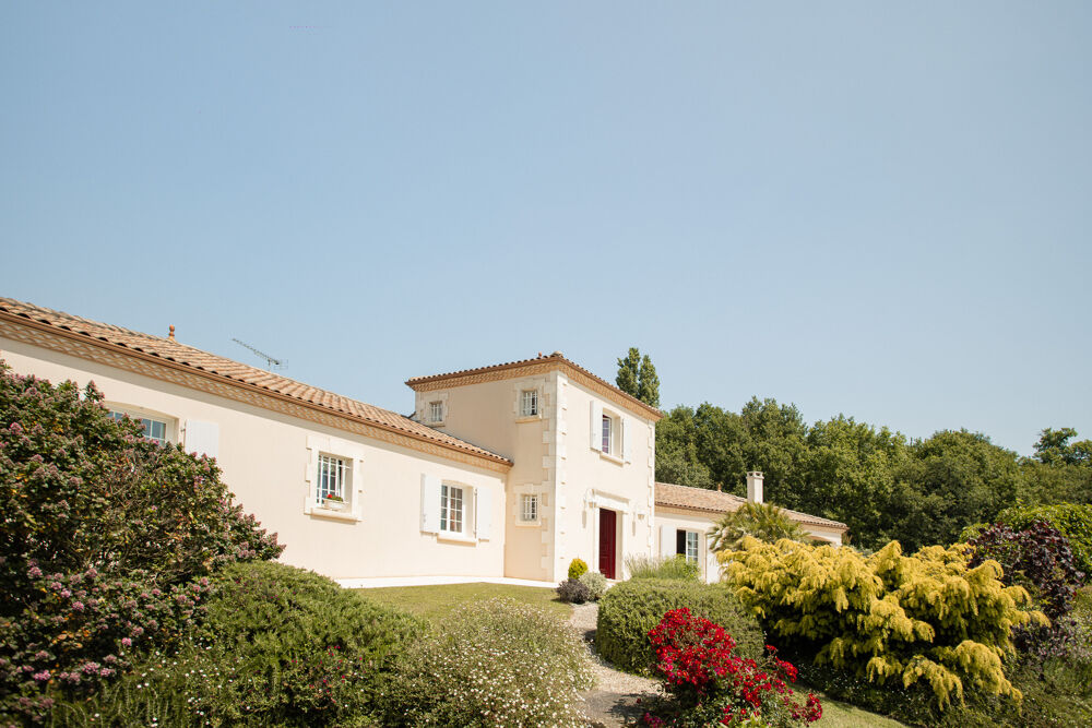 CONTEMPORAINE AVEC GITE ET SUPERBE VUE