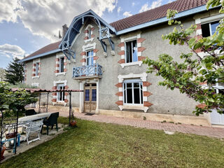 Maison 12 pièces 320 m² · à Mosnac-Saint-Simeux · 320 m² · 250 000 €