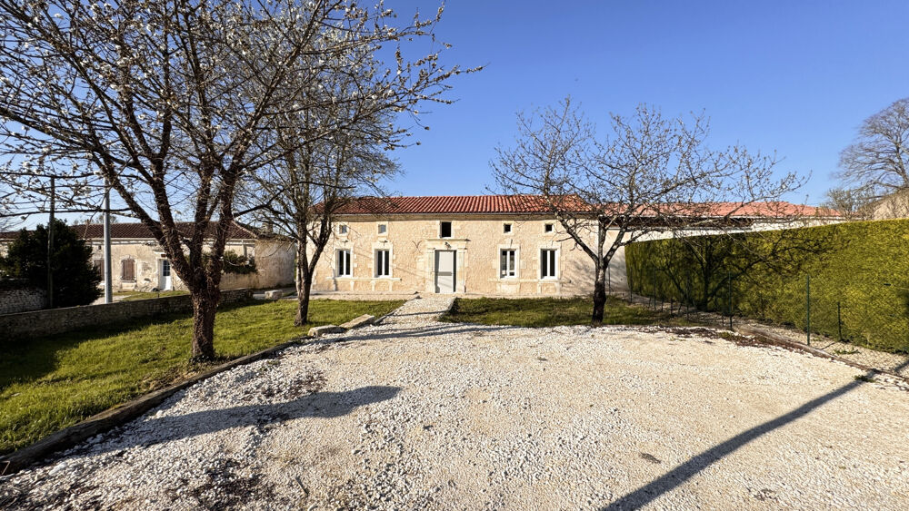Maison 5 pièces 160 m² · à Barbezieux St Hilaire · 160 m² · 319 000 €