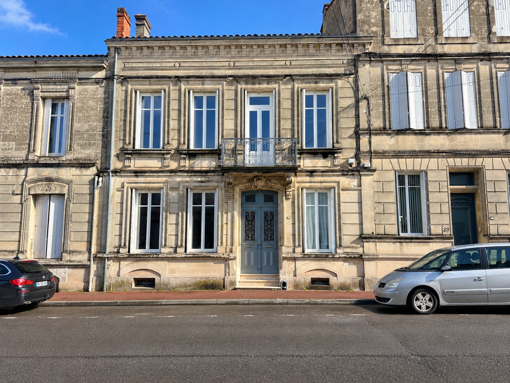 Vente Maison MAISON BOURGEOISE REMARQUABLE SECTEUR SACRE COEUR COGNAC AVEC JARDIN ET GARAGE Cognac
