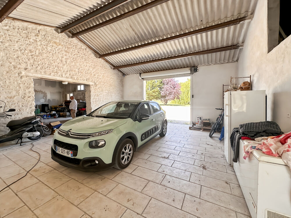 à vendre  Propriété/château Chaillevette (17890)