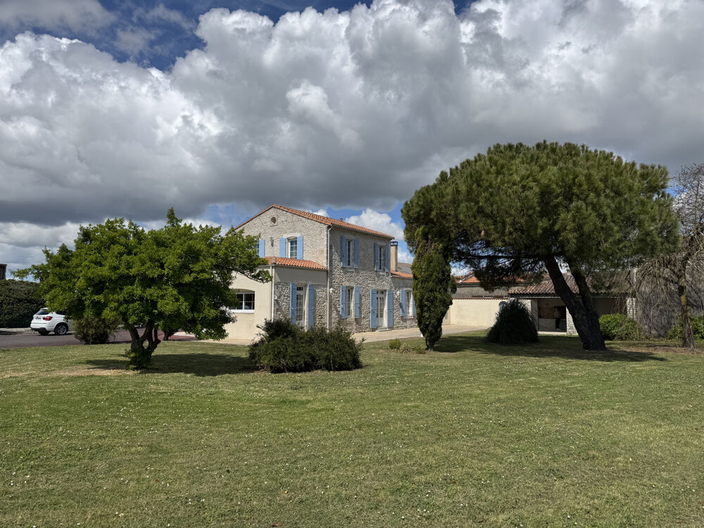 � vendre  Propri�t�/ch�teau M�dis (17600)