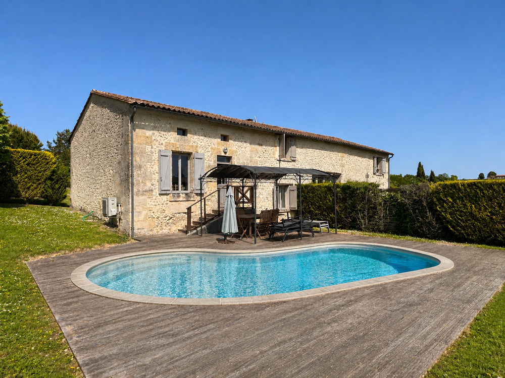 Vente Maison MAISON ANCIENNE RENOVEE AVEC PISCINE DANS RESIDENCE PRIVEE Chalais