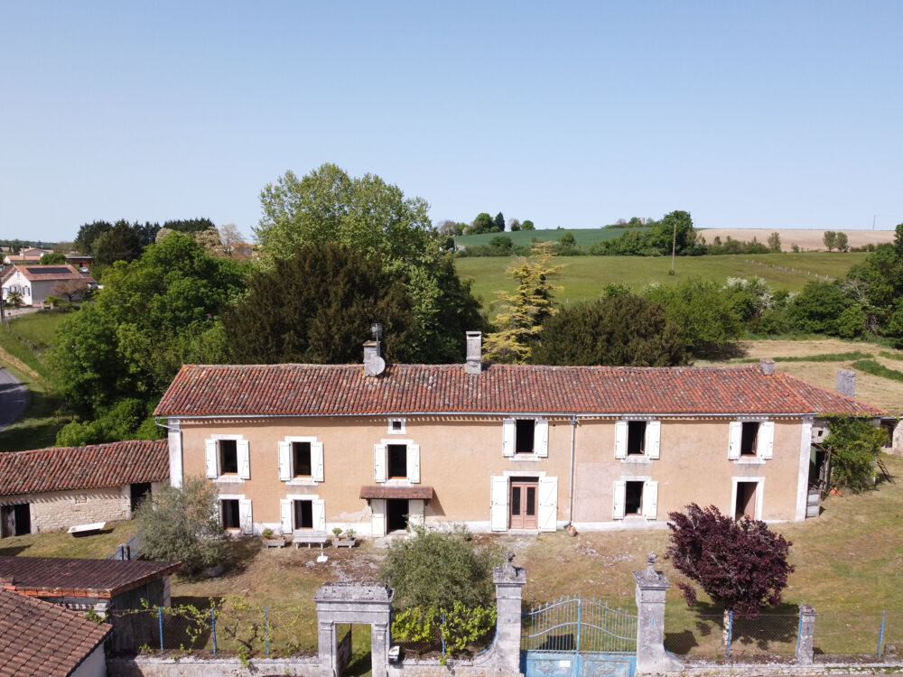 ANCIENNE FERME NOMBREUSES DÉPENDANCES SOURCES ET LAVOIR