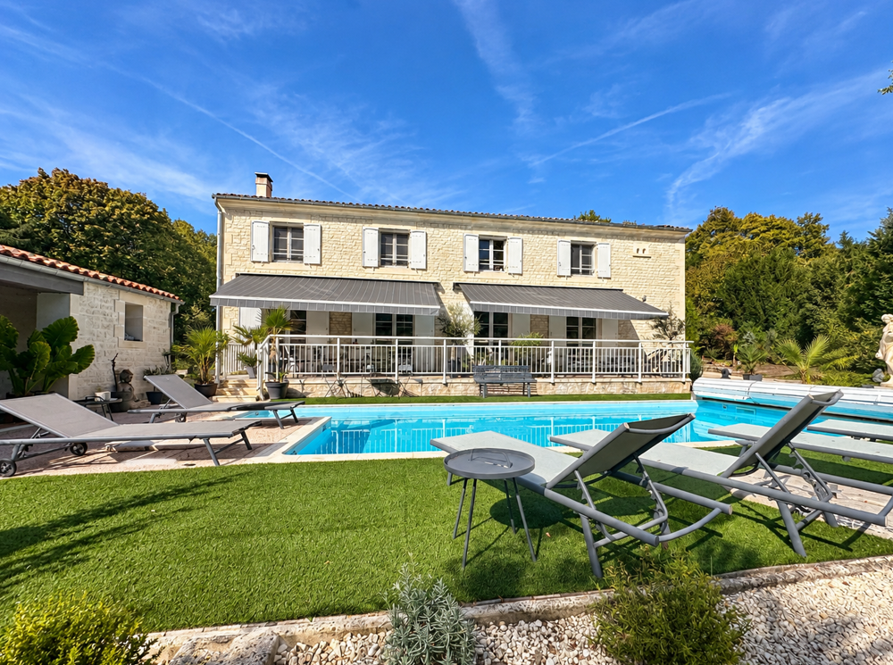 Vente Maison MAGNIFIQUE MAISON DE CARACTERE AVEC PISCINE A SAINTES Saintes