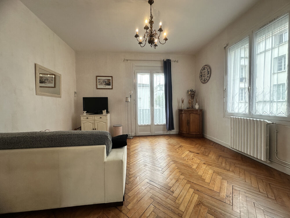 ROYAN - CENTRE VILLE - APPARTEMENT AVEC COUR PRIVATIVE