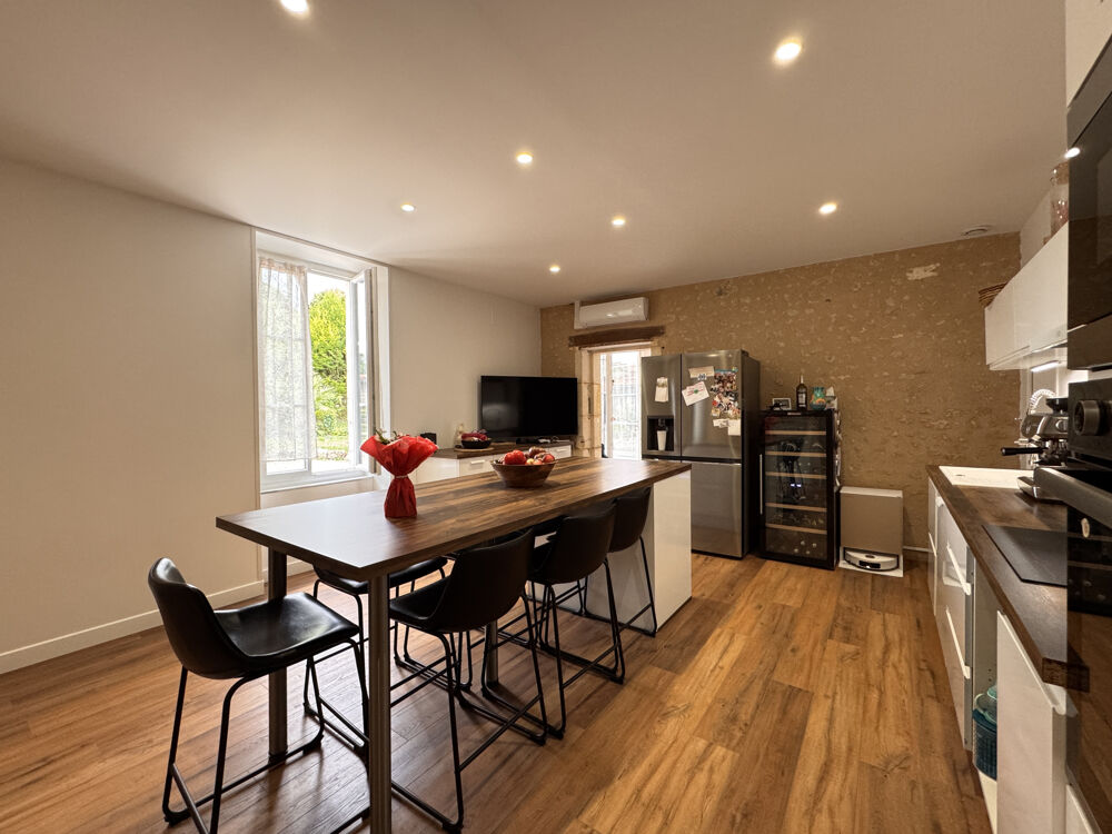 BARBEZIEUX MAISON RENOVEE AVEC JARDIN