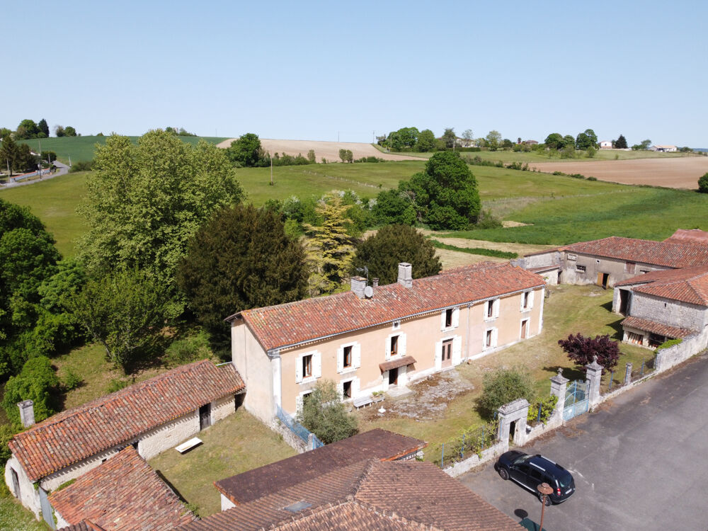 ANCIENNE FERME NOMBREUSES DÉPENDANCES SOURCES ET LAVOIR