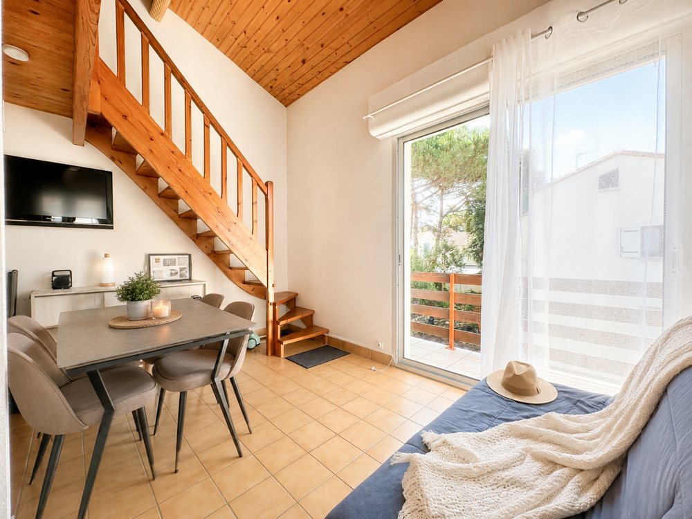STUDIO/MEZZANNINE PROCHE PLAGES ET COMMERCES