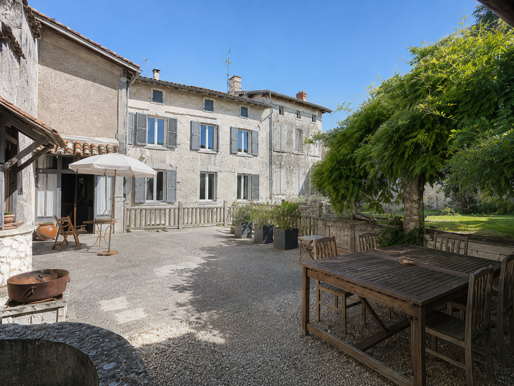 Maison 13 pièces 248 m² · à Barbezieux St Hilaire · 248 m² · 280 900 €