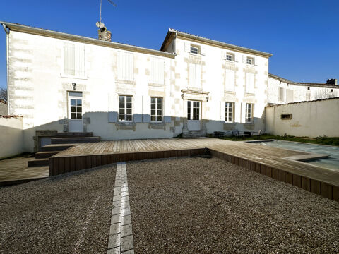   MAISON EN PIERRE RENOVEE PROCHE COGNAC Maison - 5 pi�ce(s) - 192 m�