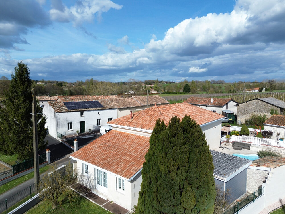 MAISON DE VILLAGE AVEC PISCINE ET DEPENDANCES