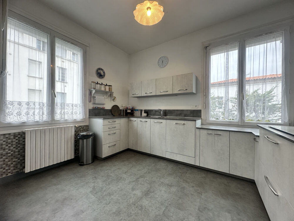 ROYAN - CENTRE VILLE - APPARTEMENT AVEC COUR PRIVATIVE