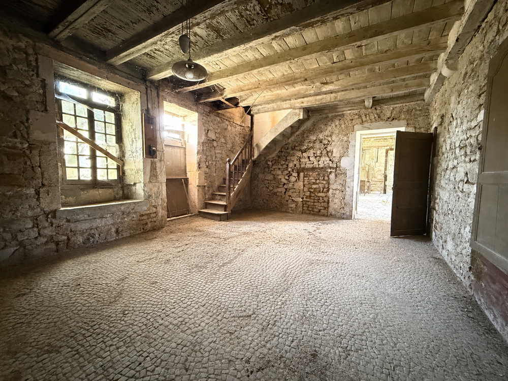 BATISSE EN PIERRE A RENOVER