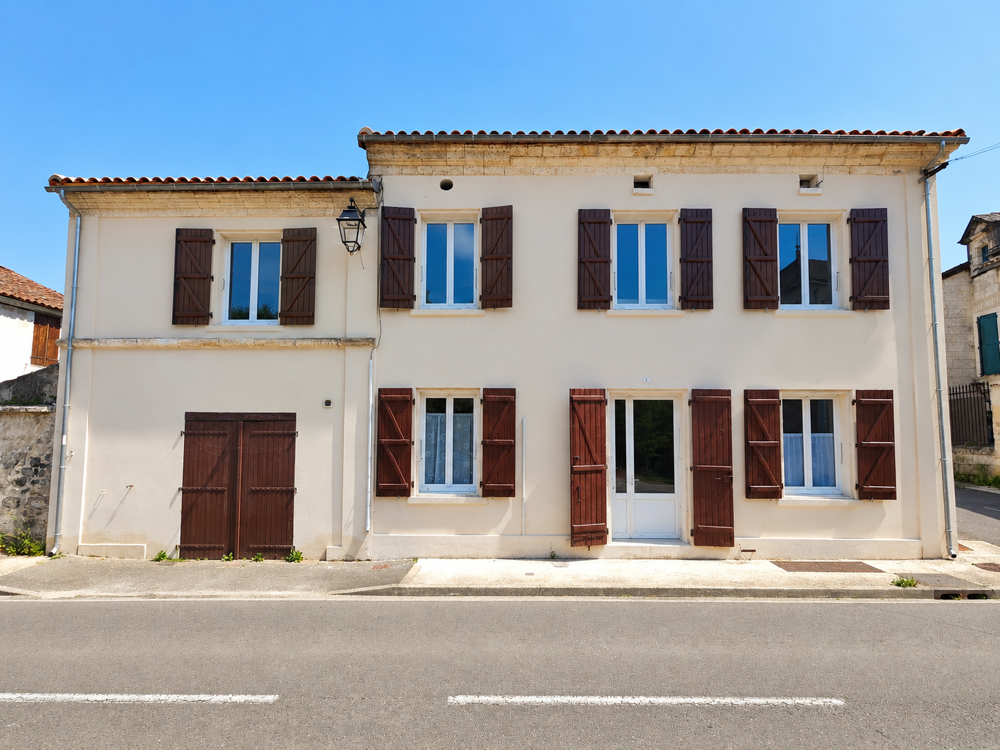 Maison 2 pièces 107 m² · à La Rochebeaucourt Et A... · 107 m² · 77 000 €