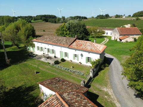   MAISON EN PIERRE DE PLAIN PIED AVEC TERRAIN IDEAL POUR CHEVAUX Maison - 6 pi�ce(s) - 185 m�