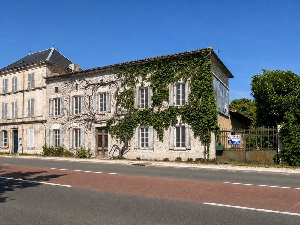 Maison 7 pièces 230 m² · à Barbezieux St Hilaire · 230 m² · 165 850 €