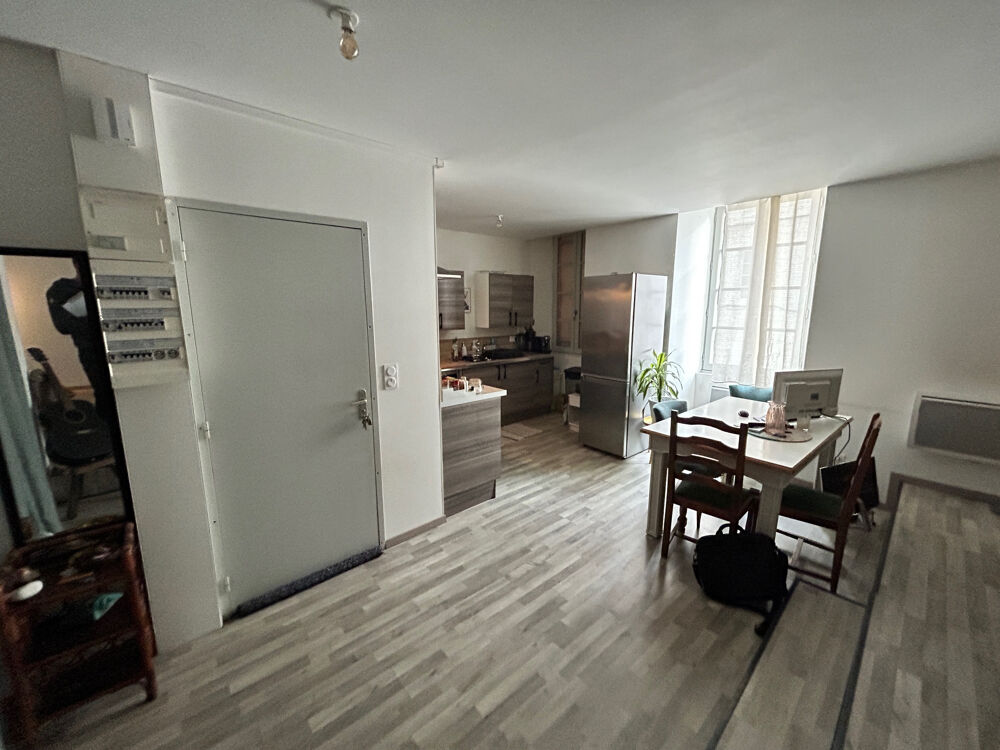 Vente Immeuble IMMEUBLE LOCATIF AVEC COUR ET GARAGE Barbezieux st hilaire