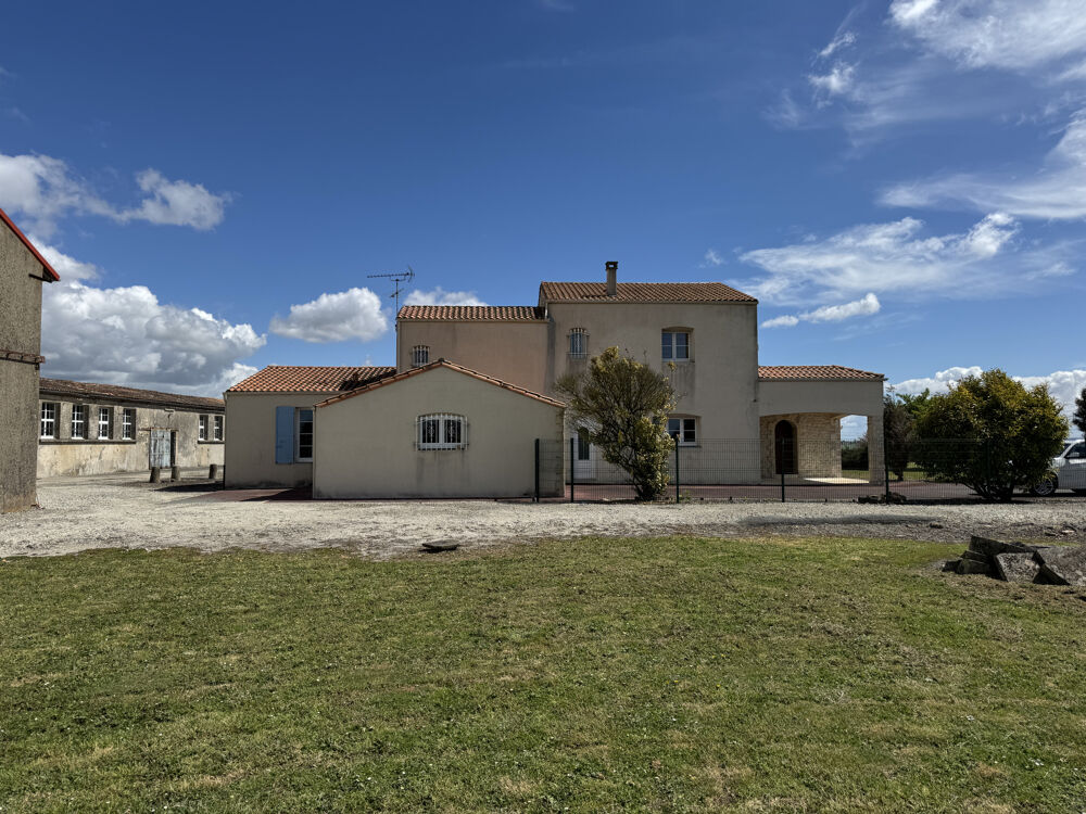 � vendre  Propri�t�/ch�teau M�dis (17600)