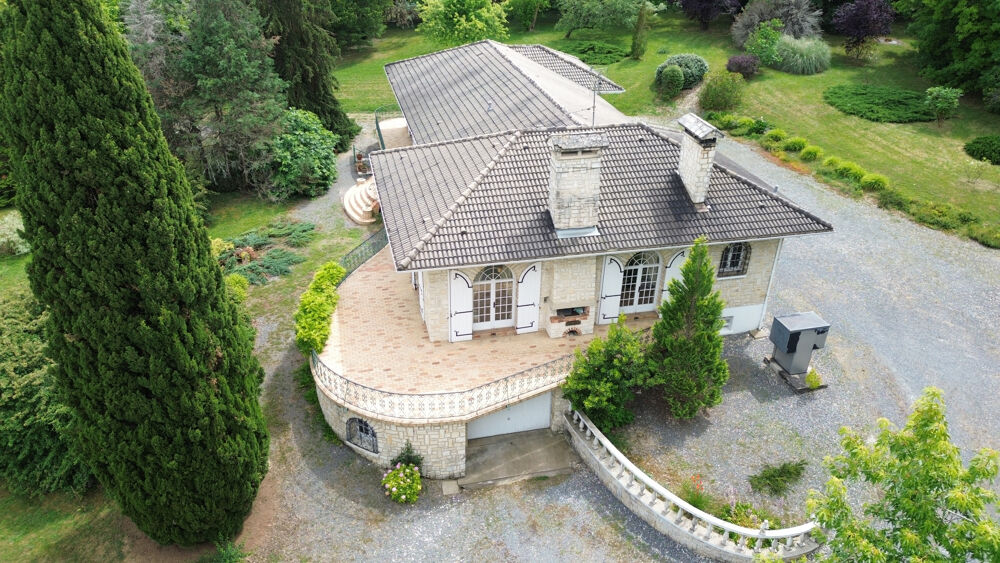 BELLE MAISON EN PIERRE AVEC GRAND TERRAIN