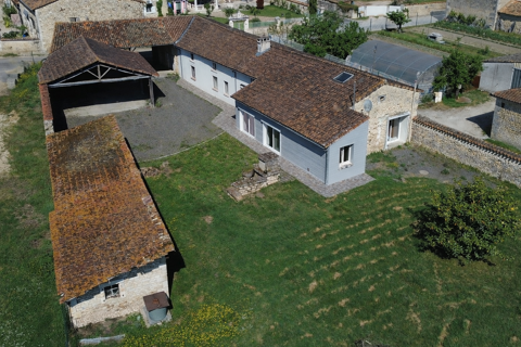   MAISON 5 CHAMBRES ET DEPENDANCES Maison - 8 pi�ce(s) - 208 m�