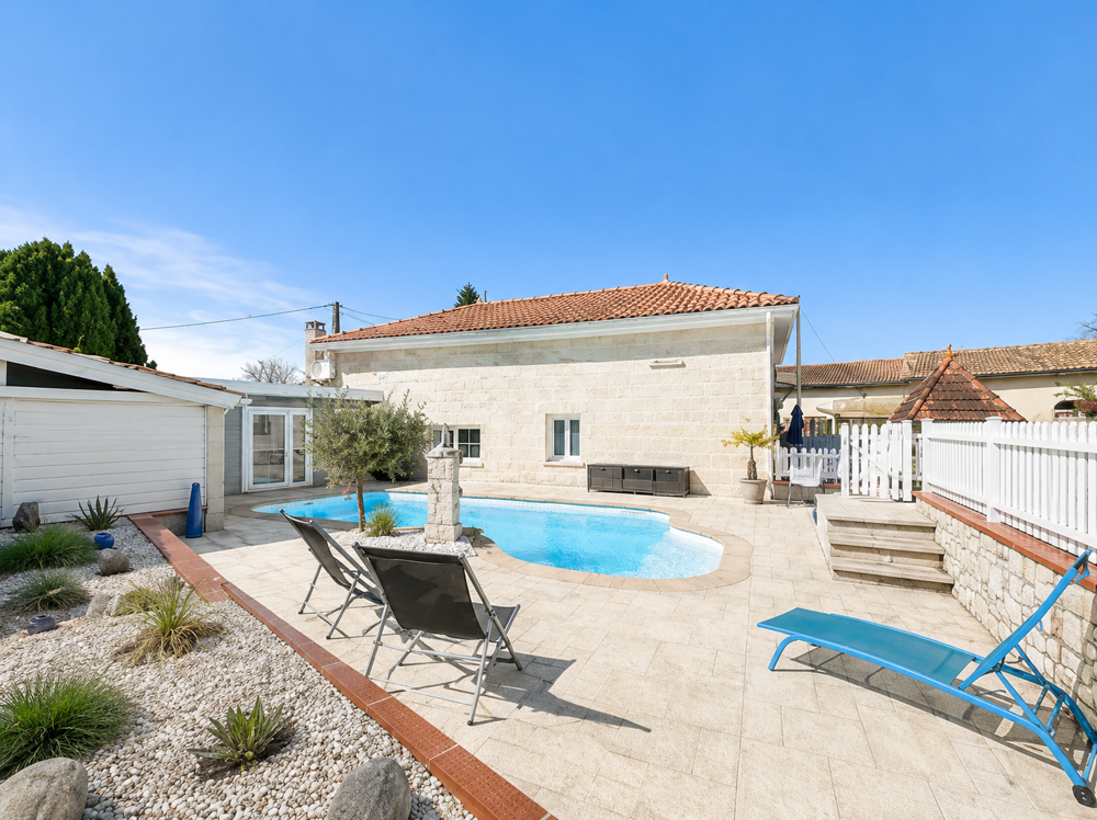 Maison 6 pièces 155 m² · à Baignes Ste Radegonde · 155 m² · 299 250 €