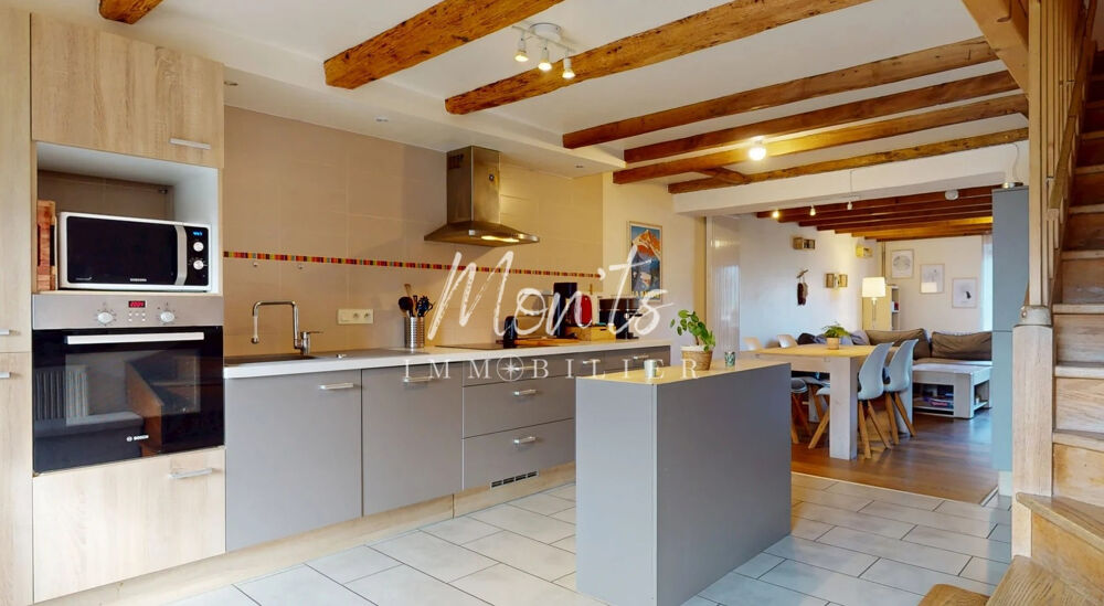 VULBENS Maison de village de caractère 140 m2 habitables.