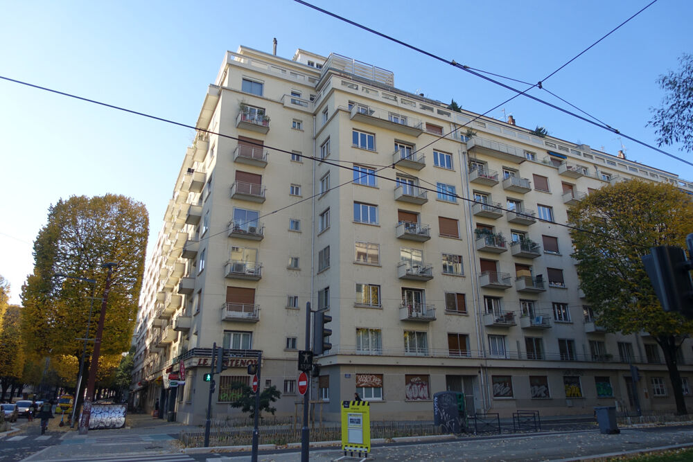 CHAVANT - Grand T3 de 84 m2 en bon état avec balcons