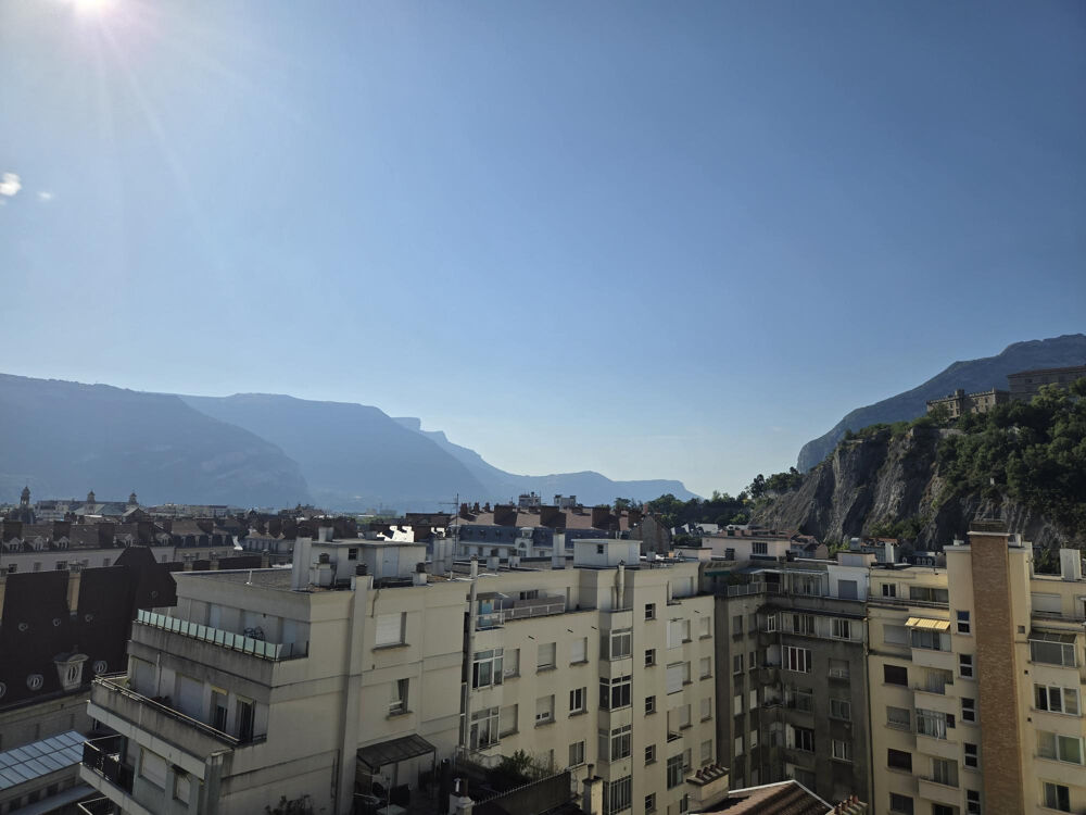 Centre ville, en étage avec ascenseur T3 de 77 m2 avec terrasse de 13 m2