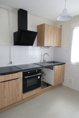  Appartement à louer 4 pièces 66 m²