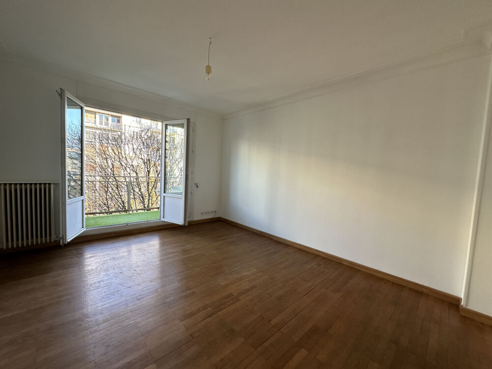 CHAVANT - Grand T3 de 84 m2 en bon état avec balcons