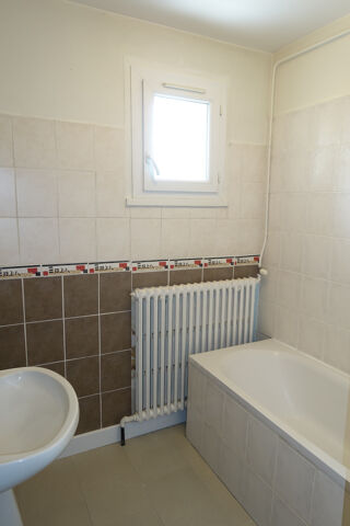  Appartement à louer 4 pièces 66 m²
