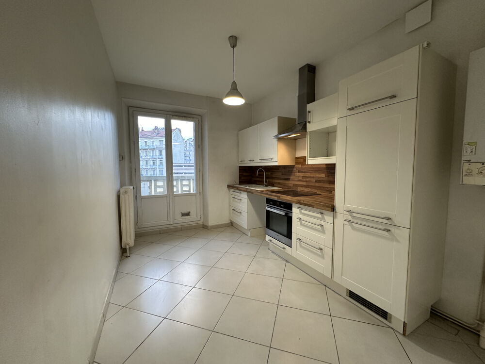 CHAVANT - Grand T3 de 84 m2 en bon état avec balcons