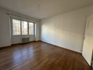  Appartement à louer 3 pièces 84 m²