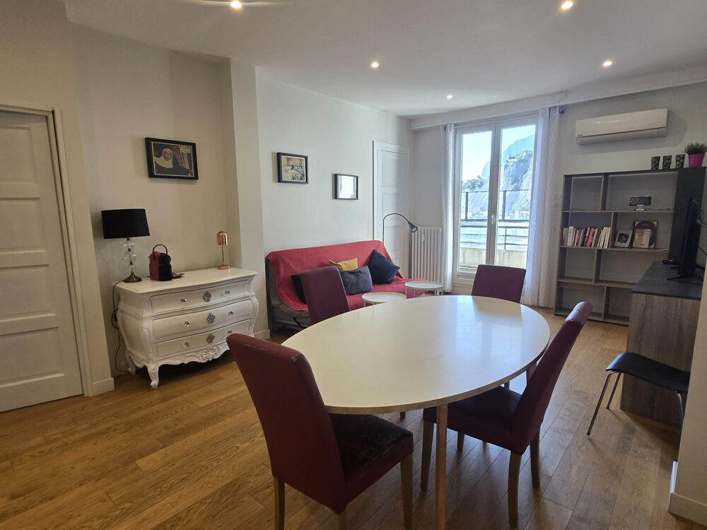 Centre ville, en étage avec ascenseur T3 de 77 m2 avec terrasse de 13 m2