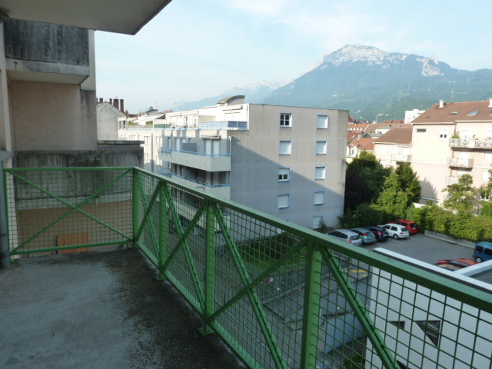 Location Appartement EUROPOLE - Grand STUDIO meublé avec terrasse et garage Grenoble