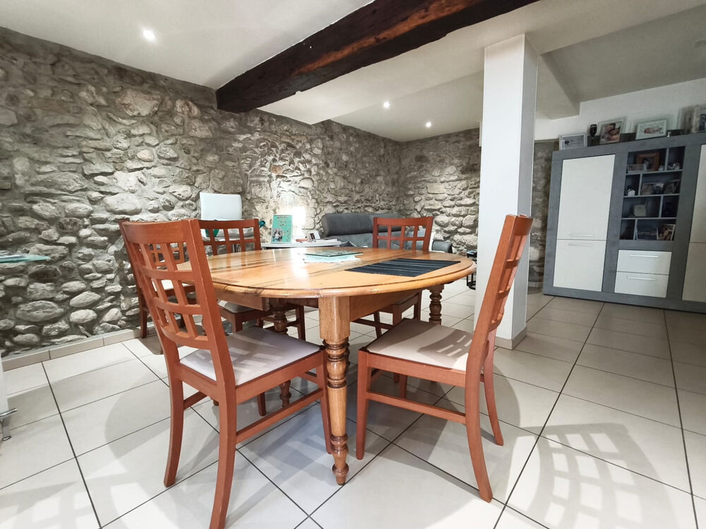 Maison en pierre de caractère avec grange indépendante Un bien aux multiples possibilités
